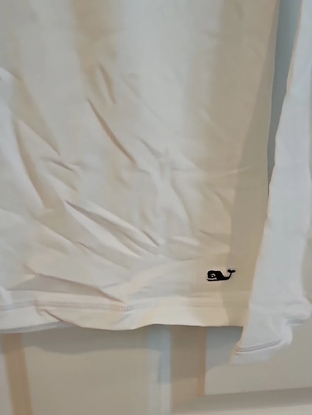 Vineyard Vines White Long-Sleeve Performance Swim UPF 50 Tee with Whale Logo L16